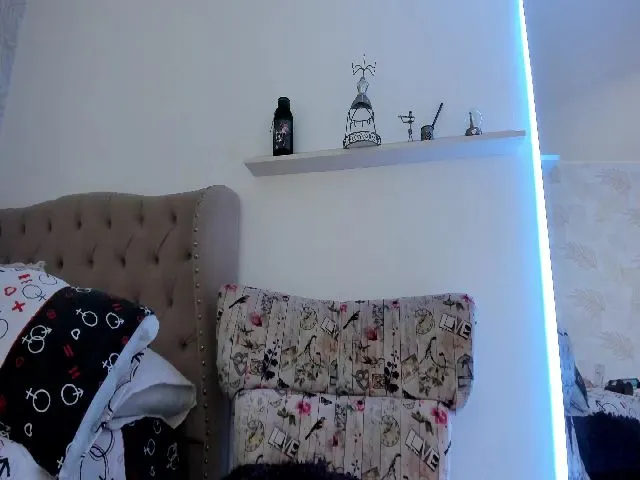 Live sex webcam photo for Gaby_T #261985573