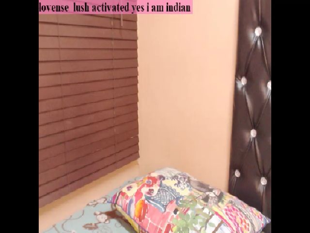 Live sex webcam photo for PARADISEQEEN #256689236