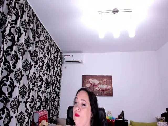 Live sex webcam photo for Charlotte4u #258767783