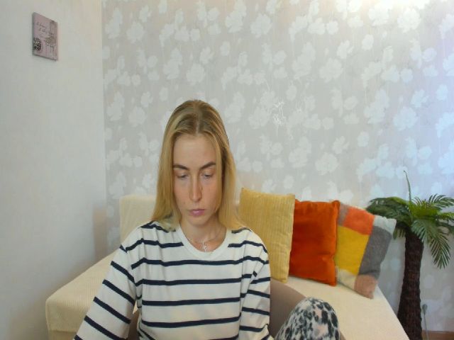 Live sex webcam photo for MissisRexa #264286806