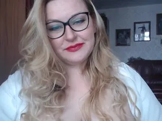 Live sex webcam photo for WifeyNusha #240629557