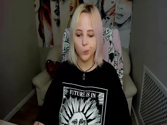 Live sex webcam photo for Helokit #259855790