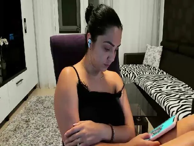 Live sex webcam photo for Sweet_Roxy19 #259219498