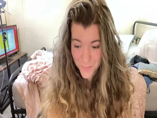 Live sex webcam photo for Trixiegirl3 #264382211