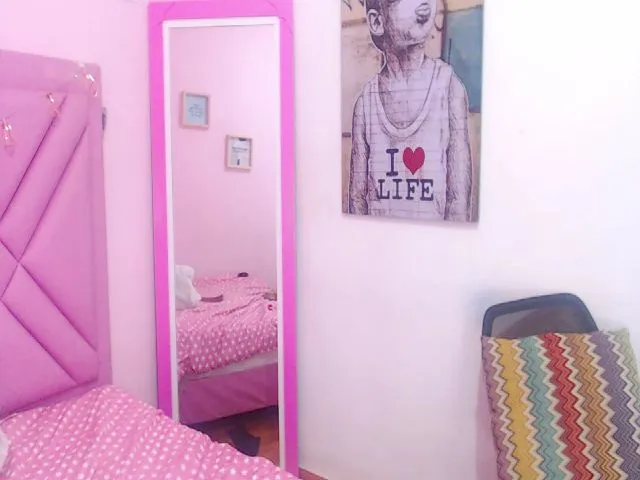 Live sex webcam photo for Kinkykiitty #255473705