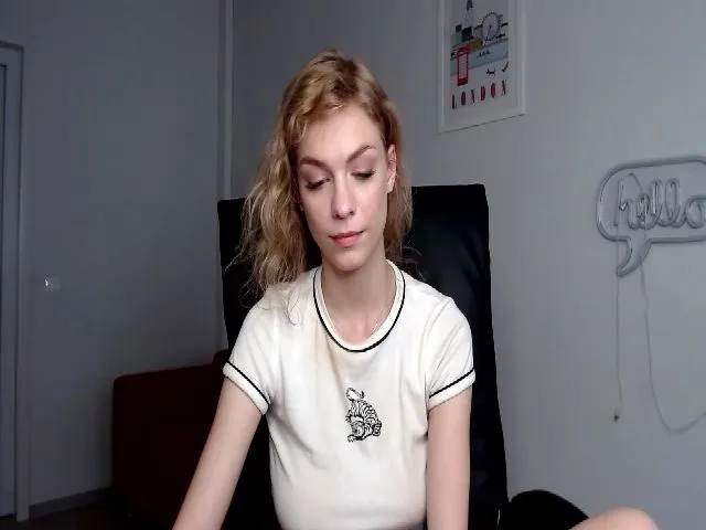 Live sex webcam photo for VanillaJenny #255036490