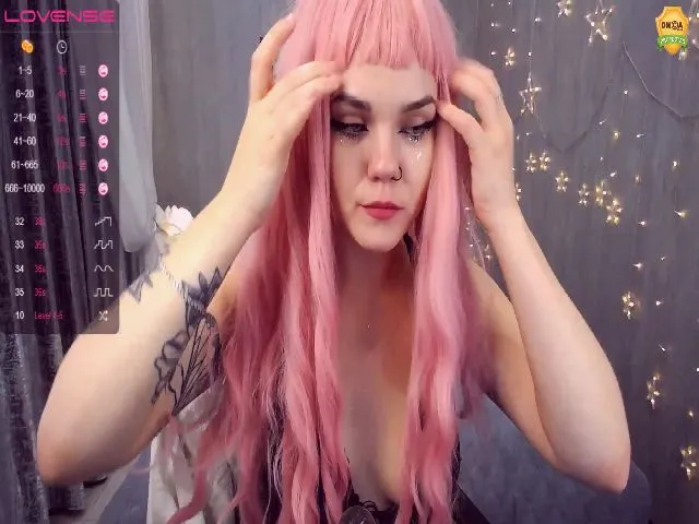 Live sex webcam photo for KerryBlair #255255945