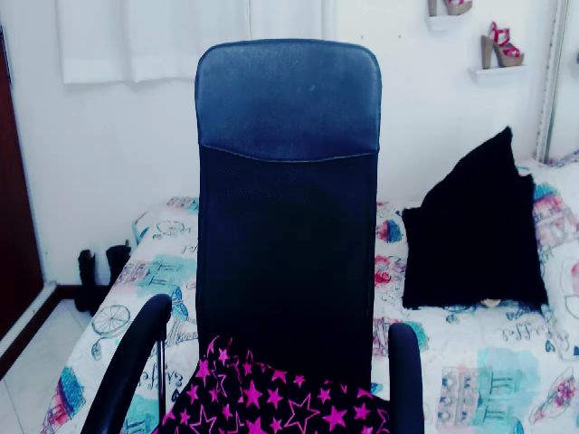 Live sex webcam photo for Twwiiggy #287852460