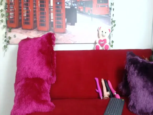 Live sex webcam photo for Emiliarain #252302968