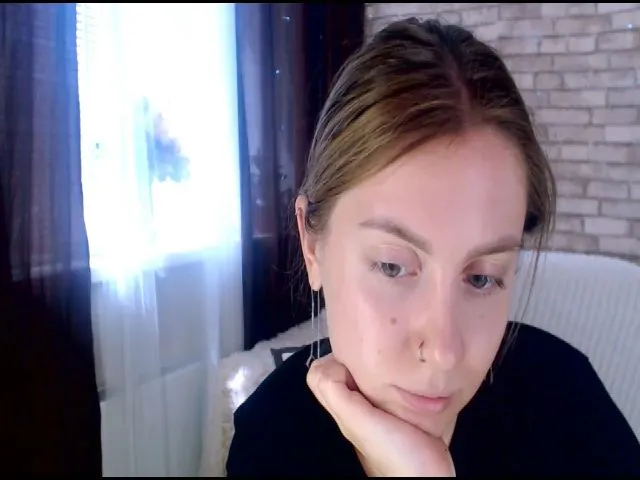 Live sex webcam photo for CumMeaRiver #258501272