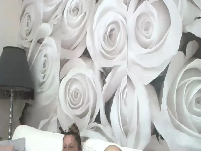 Live sex webcam photo for MatureKate1 #252779782