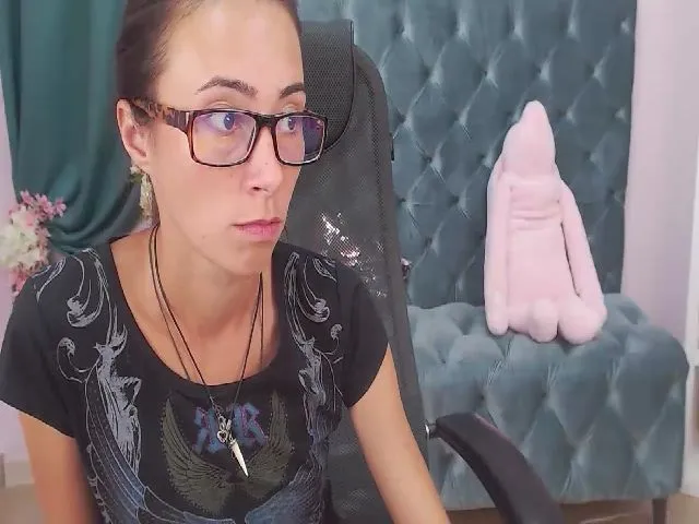 Live sex webcam photo for amyjune01 #264906062