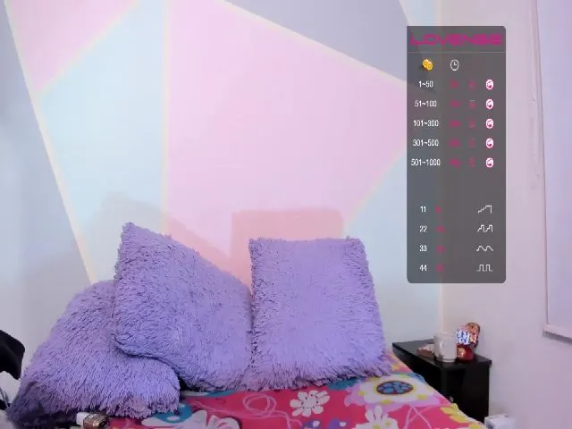 Live sex webcam photo for Violetatoo #265463836