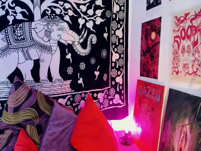 Live sex webcam photo for Aliceum #258057631