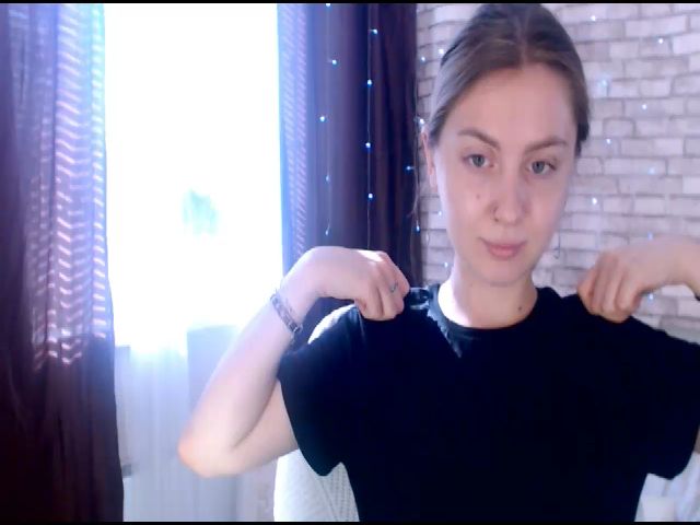 Live sex webcam photo for CumMeaRiver #258430149