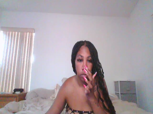 Live sex webcam photo for hennyhoneypot #254346869