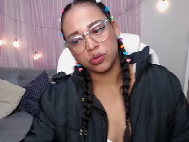 Live sex webcam photo for Angeluxxx #241188626