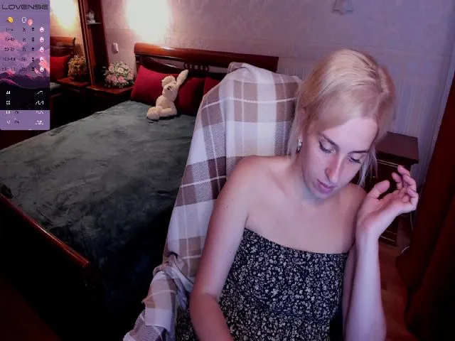 Live sex webcam photo for VictoriaJons5 #252754710