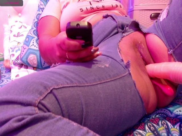 Live sex webcam photo for Sexyalicia4 #252418863