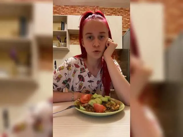 Live sex webcam photo for KiraLiLime #287989942