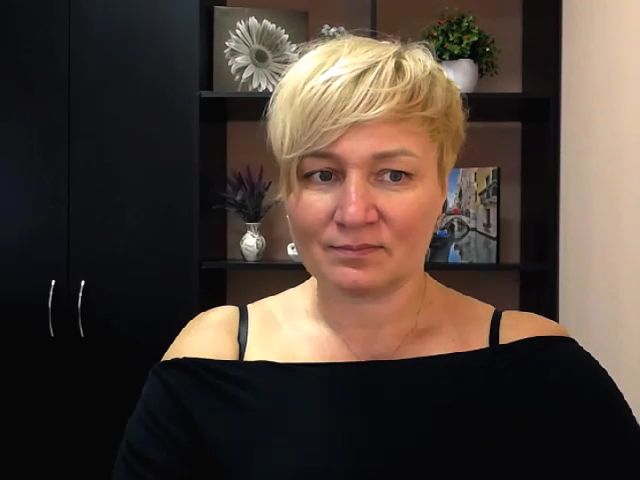 Live sex webcam photo for KailyMey #261357346