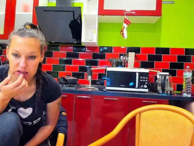 Live sex webcam photo for karolina1908 #240907670