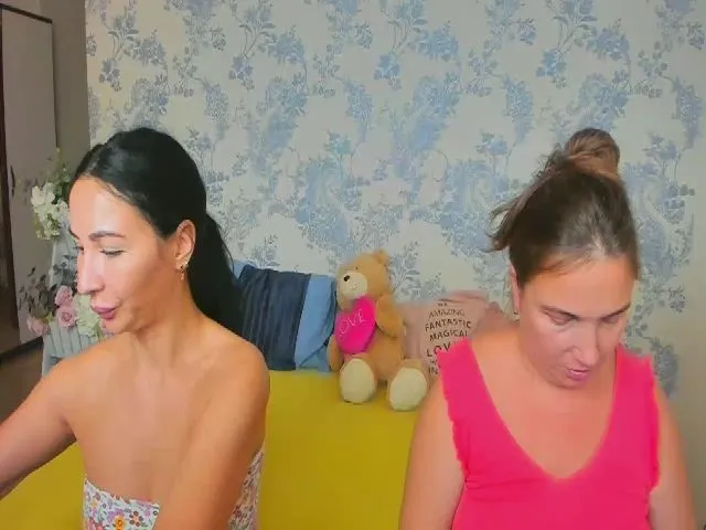 Live sex webcam photo for NikaRysa #260937180