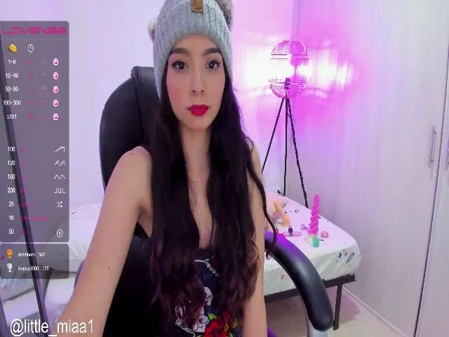 Live sex webcam photo for Little_Miaa1 #259849998