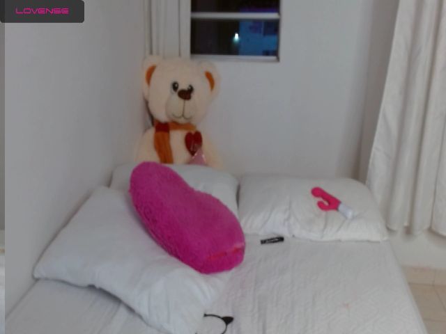 Live sex webcam photo for lina_castillo #264606256