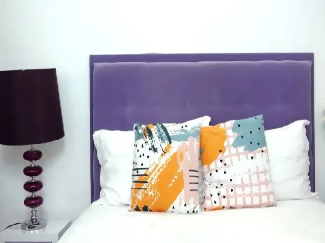 Live sex webcam photo for RoseCharleen #258903440