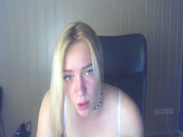 Live sex webcam photo for KetiLove_ #252877017