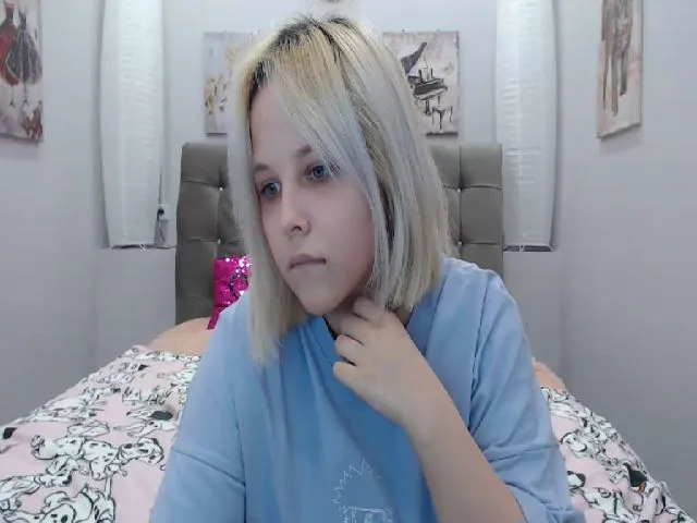 Live sex webcam photo for Helokit #253740357