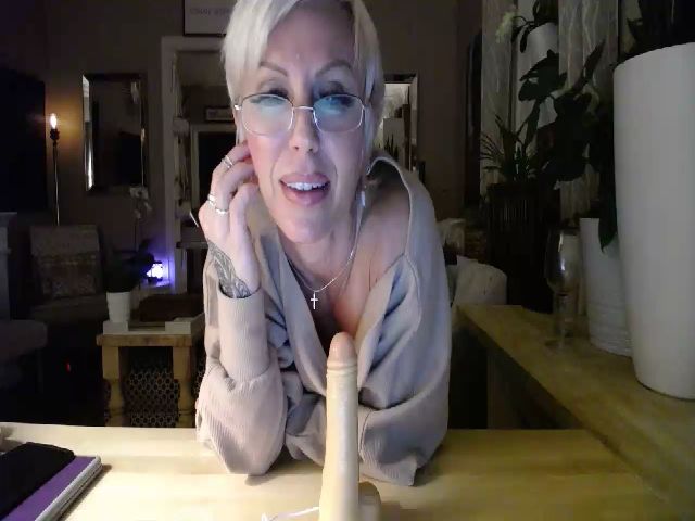 Live sex webcam photo for SunFunBunny #255861084