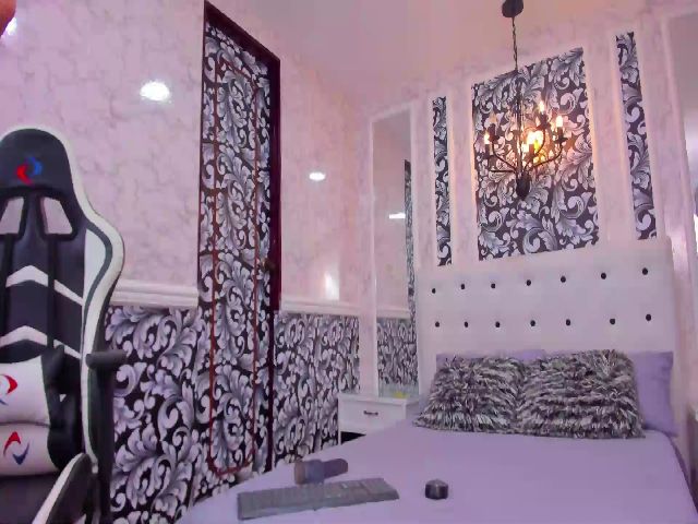 Live sex webcam photo for CurvyBlue #259517386