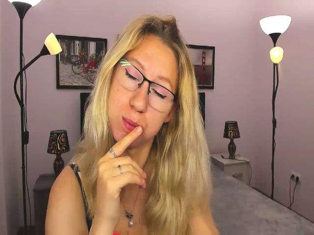 Live sex webcam photo for LizaSwan #253690506