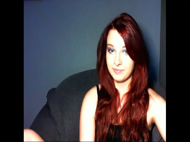 Live sex webcam photo for VirginLuna18 #254150877