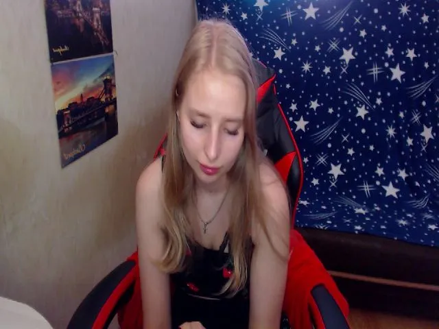 Live sex webcam photo for JessyGinger #258581408