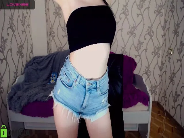 Live sex webcam photo for Kira__Queen #262093260