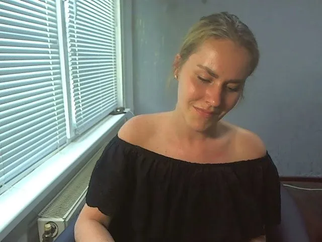 Live sex webcam photo for AnnnaLia #254794241