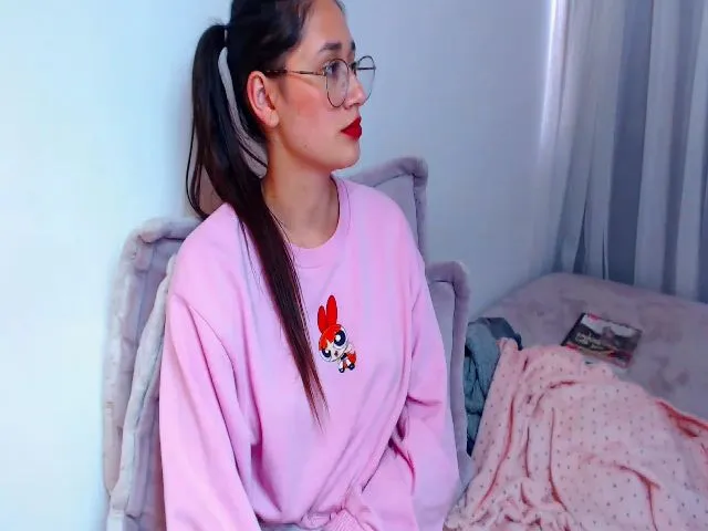 Live sex webcam photo for Kloe_black #257619209