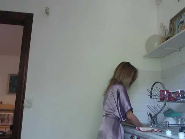 Live sex webcam photo for LiliToli1 #287998088