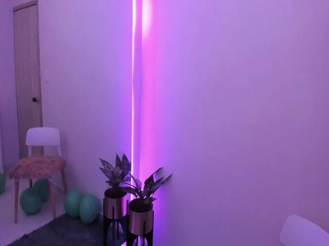 Live sex webcam photo for Sweet__Teen #252435902