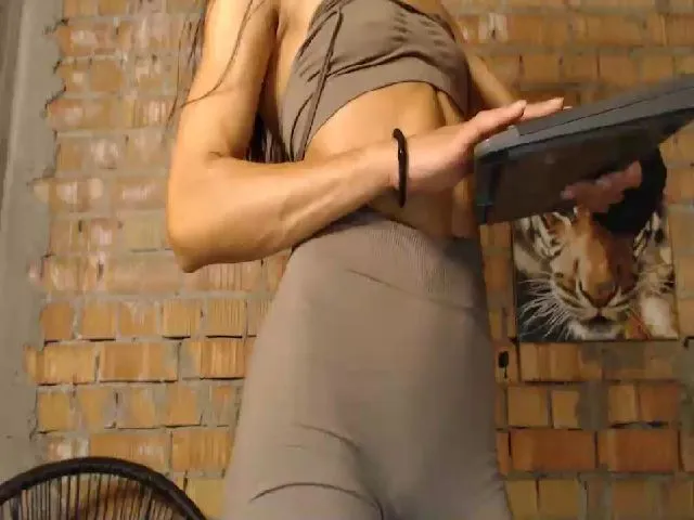 Live sex webcam photo for MuscularViki #258403671