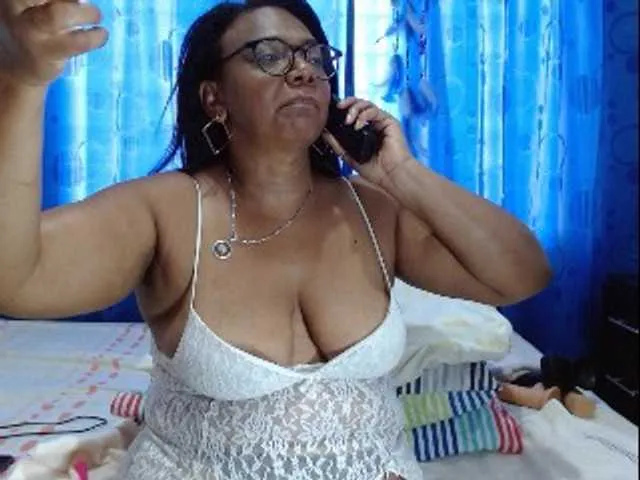 Live sex webcam photo for BellaMoakXX #244057829