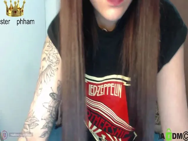 Live sex webcam photo for Miahot21 #264642858