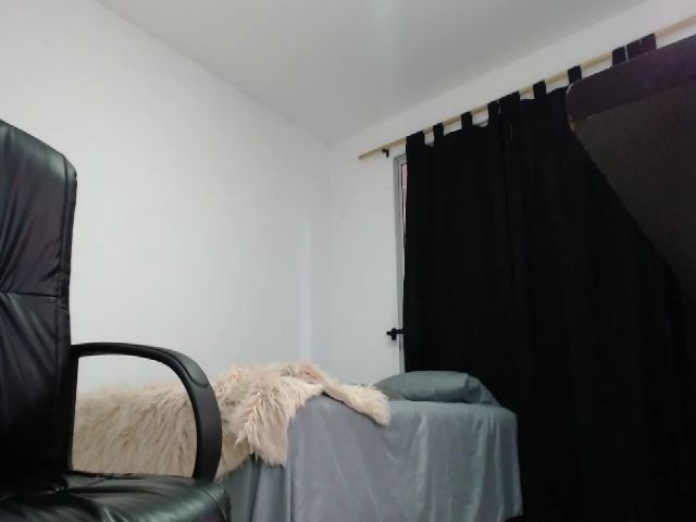 Live sex webcam photo for ViK_Chicas #259922529