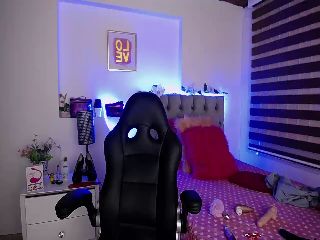 Live sex webcam photo for Cristal_19 #252112624