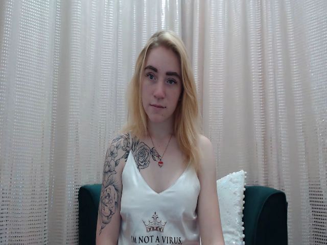 Live sex webcam photo for RedBerryy #254369511