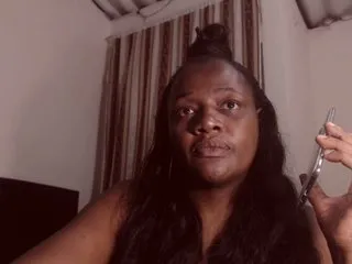 Live sex webcam photo for BigBustyBlack #240533368