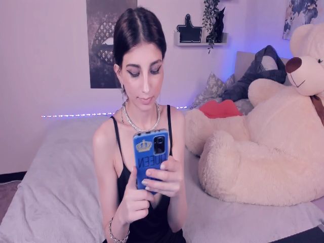 Live sex webcam photo for AnabelAris #255684865